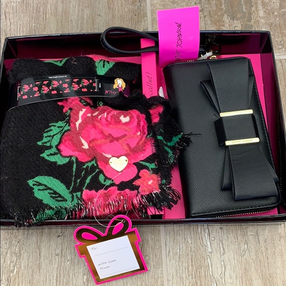 Betsey Johnson wallet and scarf gift set